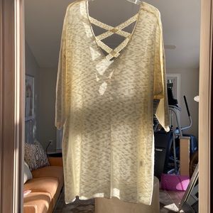 Ivory cross back V neck 3/4 length sleeves